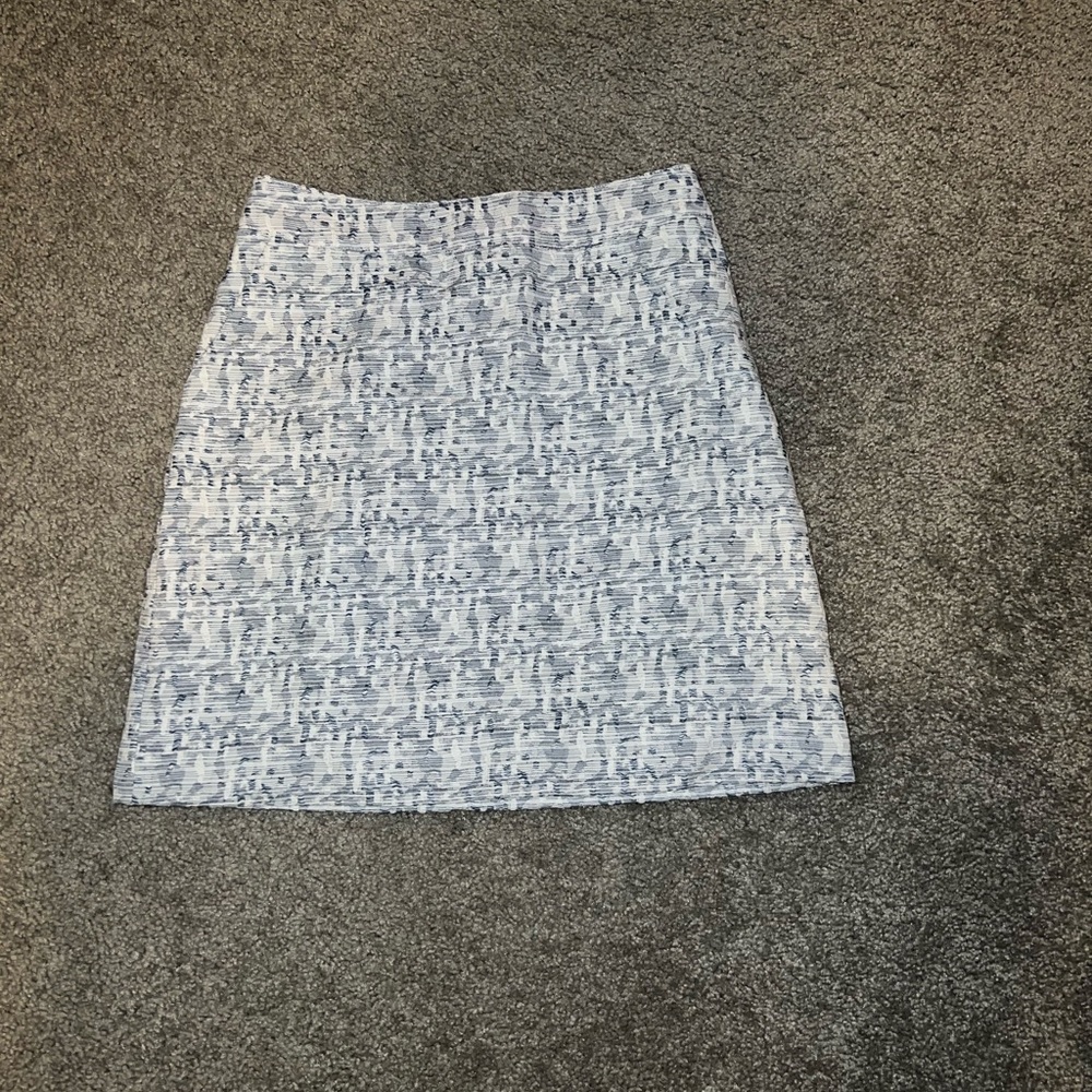 NWT- LOFT Womens Light blue and white printed pocket shift skirt